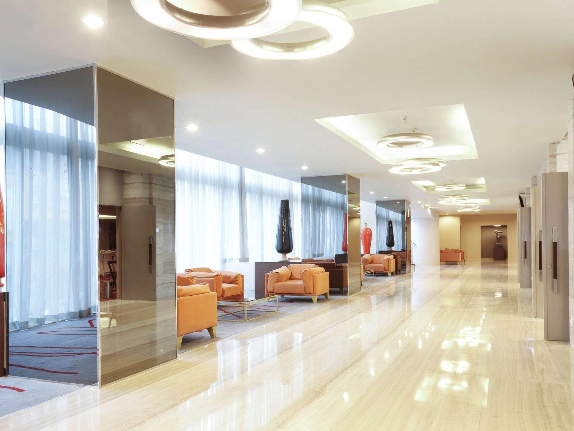 Novotel Jakarta Gajah Mada Εξωτερικό φωτογραφία