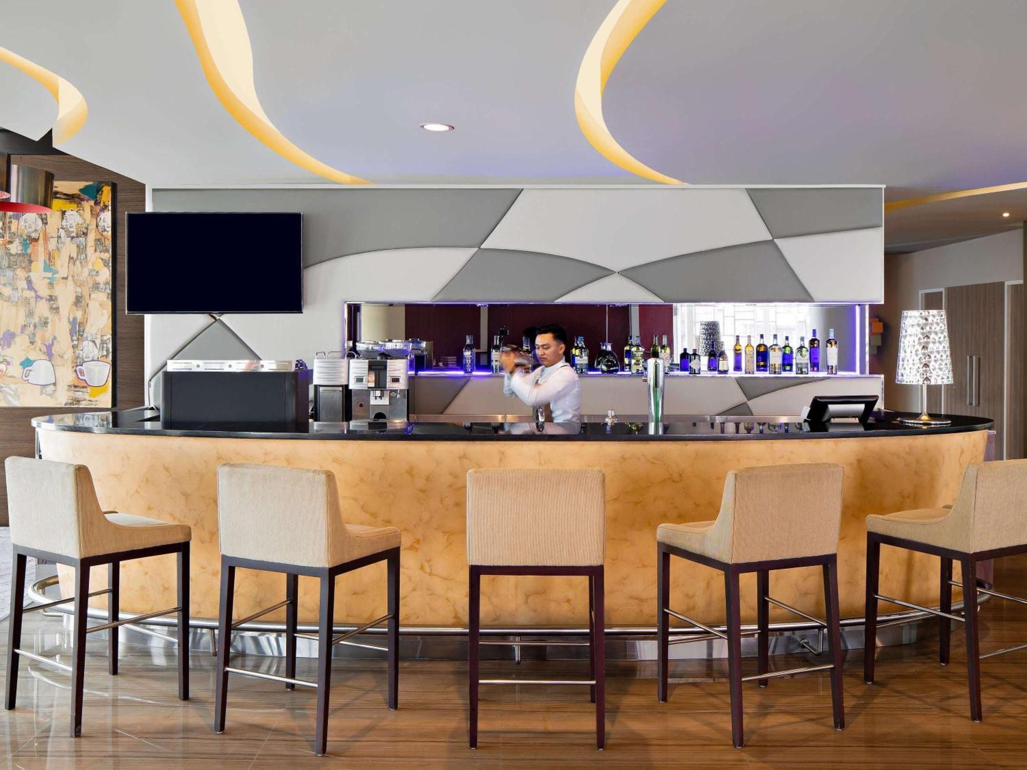 Novotel Jakarta Gajah Mada Εξωτερικό φωτογραφία