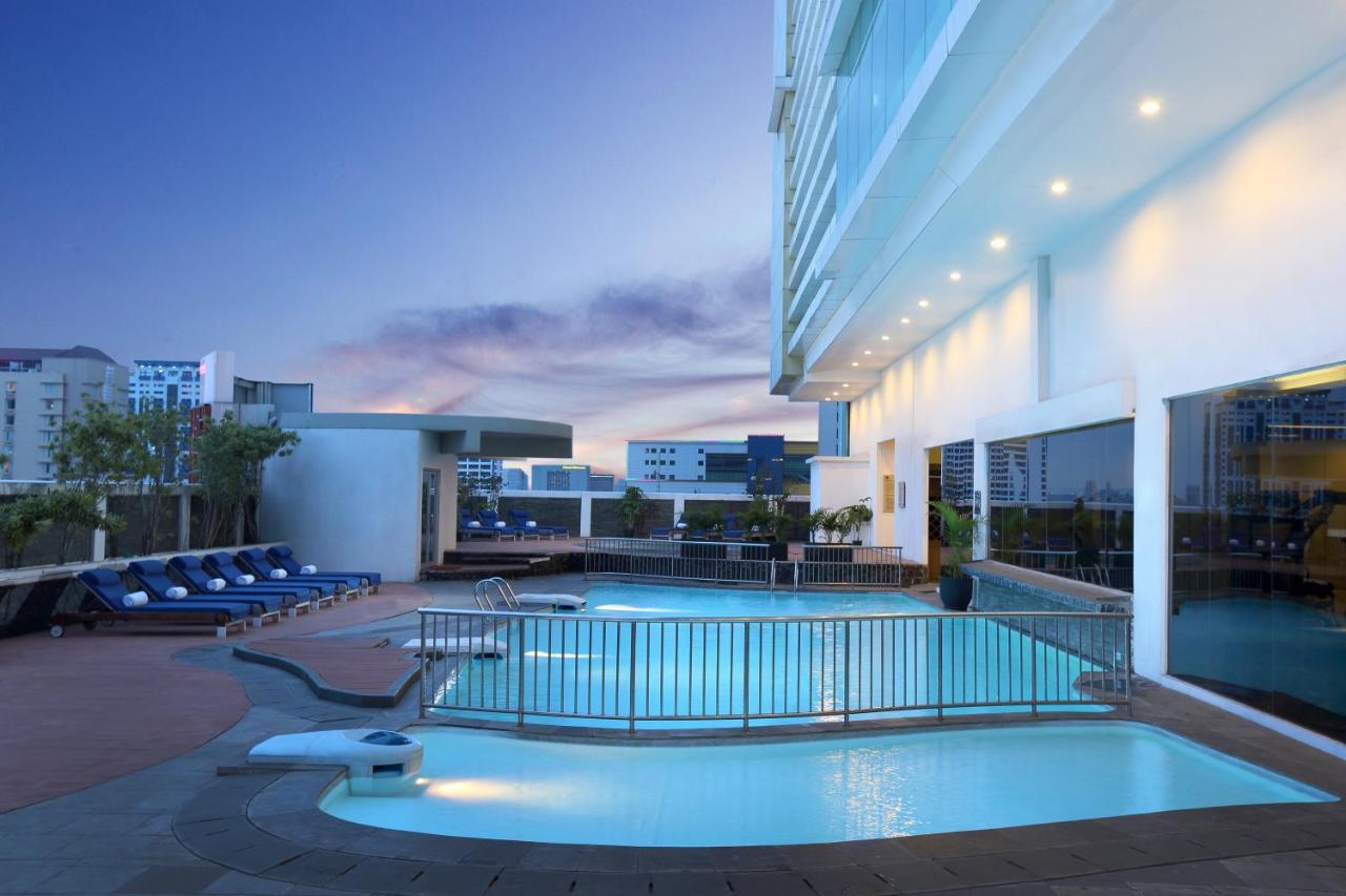 Novotel Jakarta Gajah Mada Εξωτερικό φωτογραφία